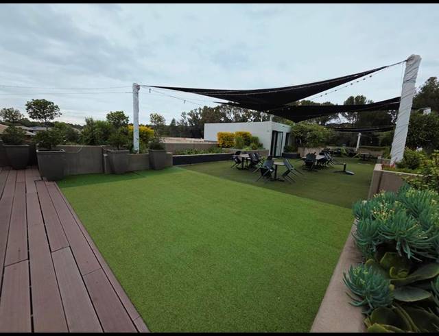 BUSINESS PROPERTY TO RENT IN PYRAMID A H